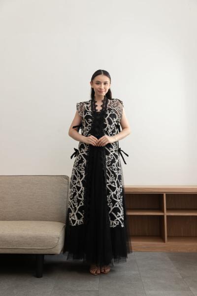 LR423 Soleil Outer in Black