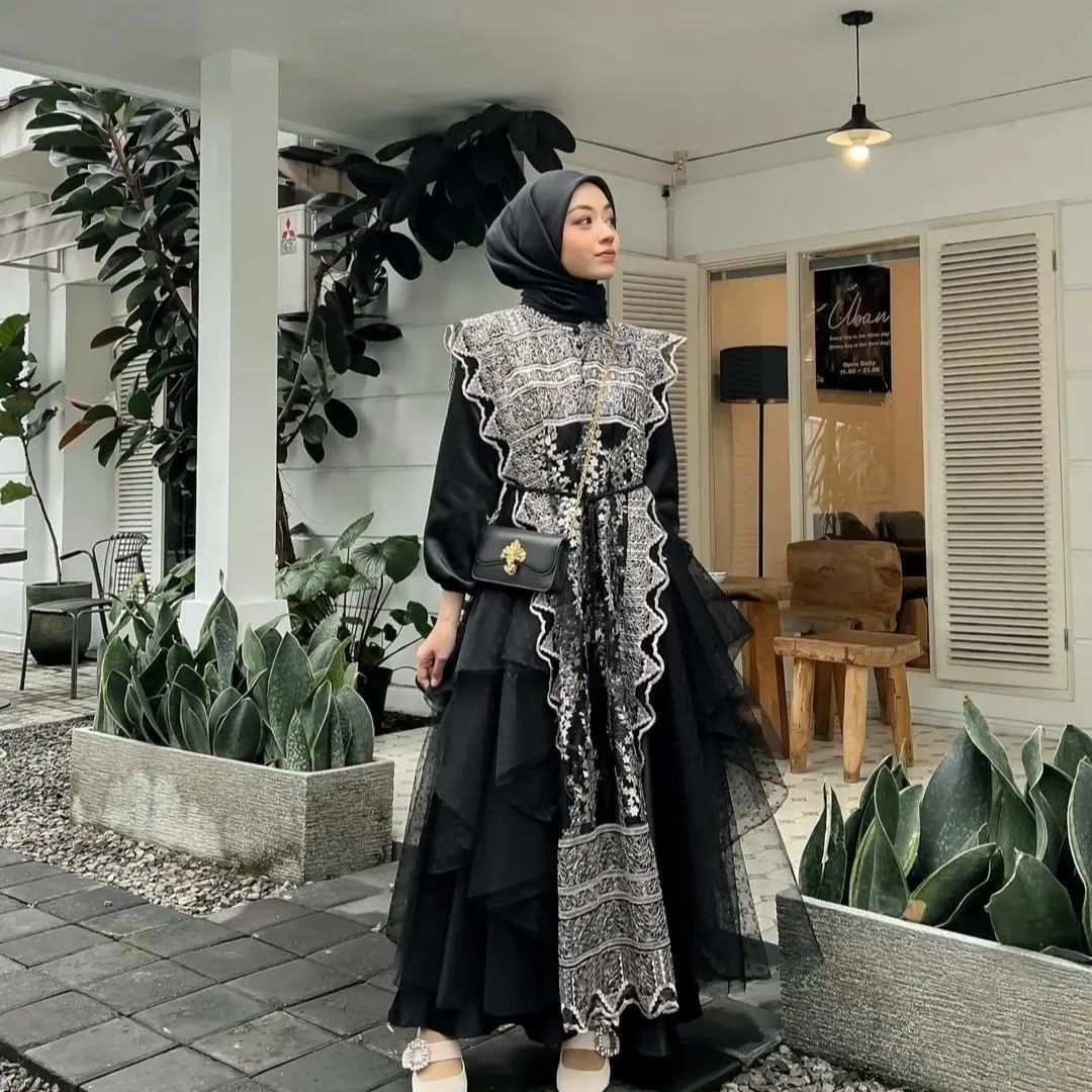 LR106 Meira Dress