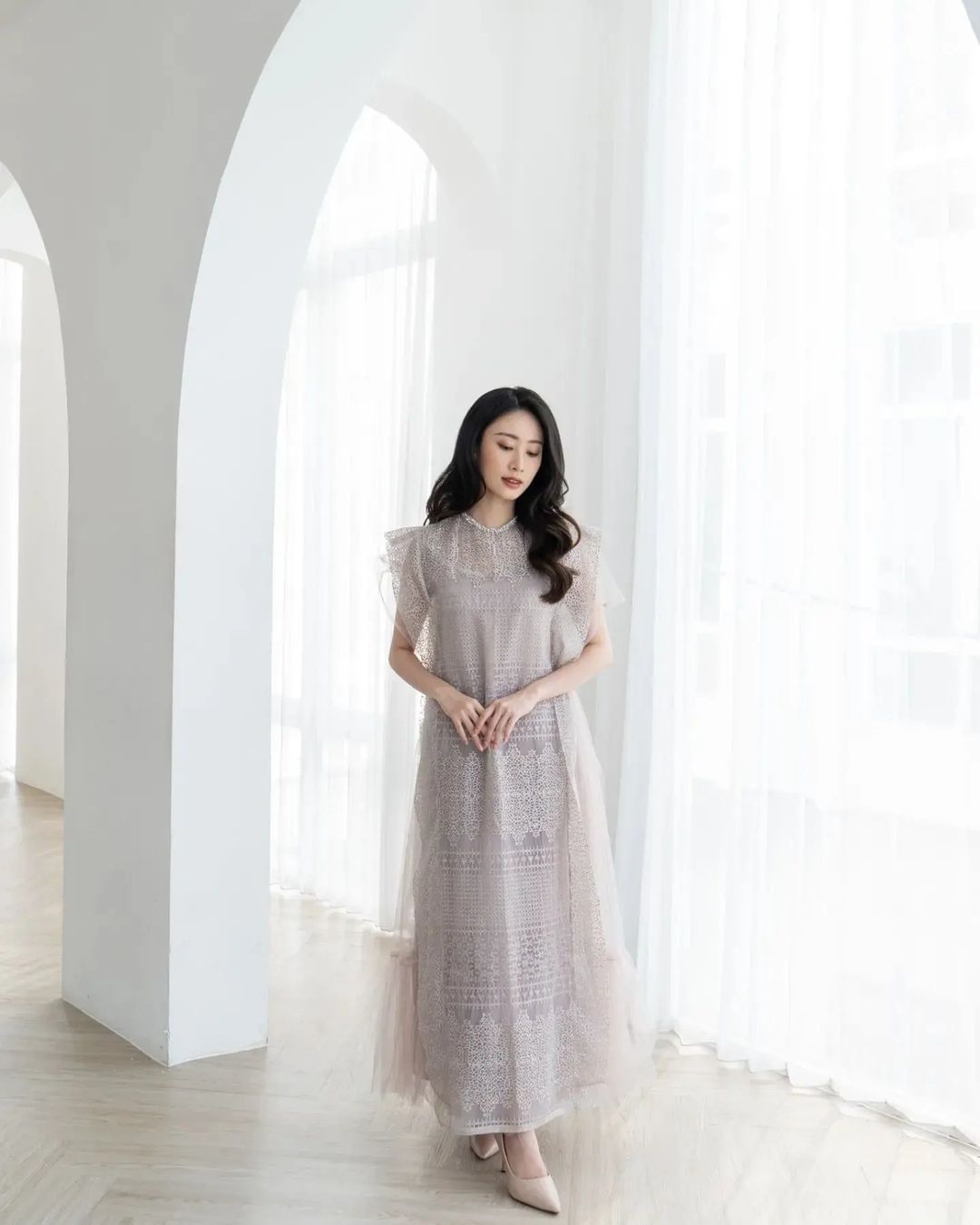 LR131 Aruna Dress in nude grey