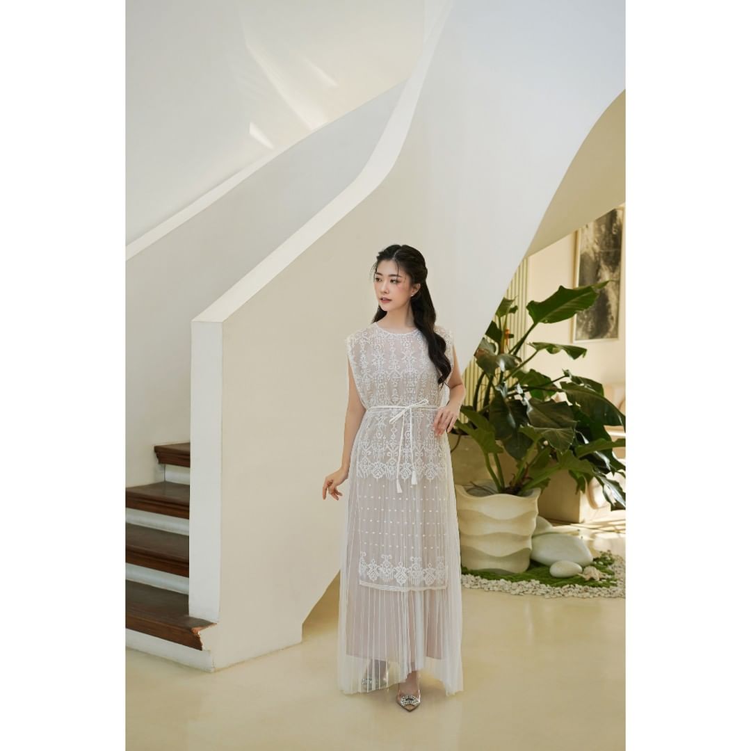 LR139 Lilidale Dress in White