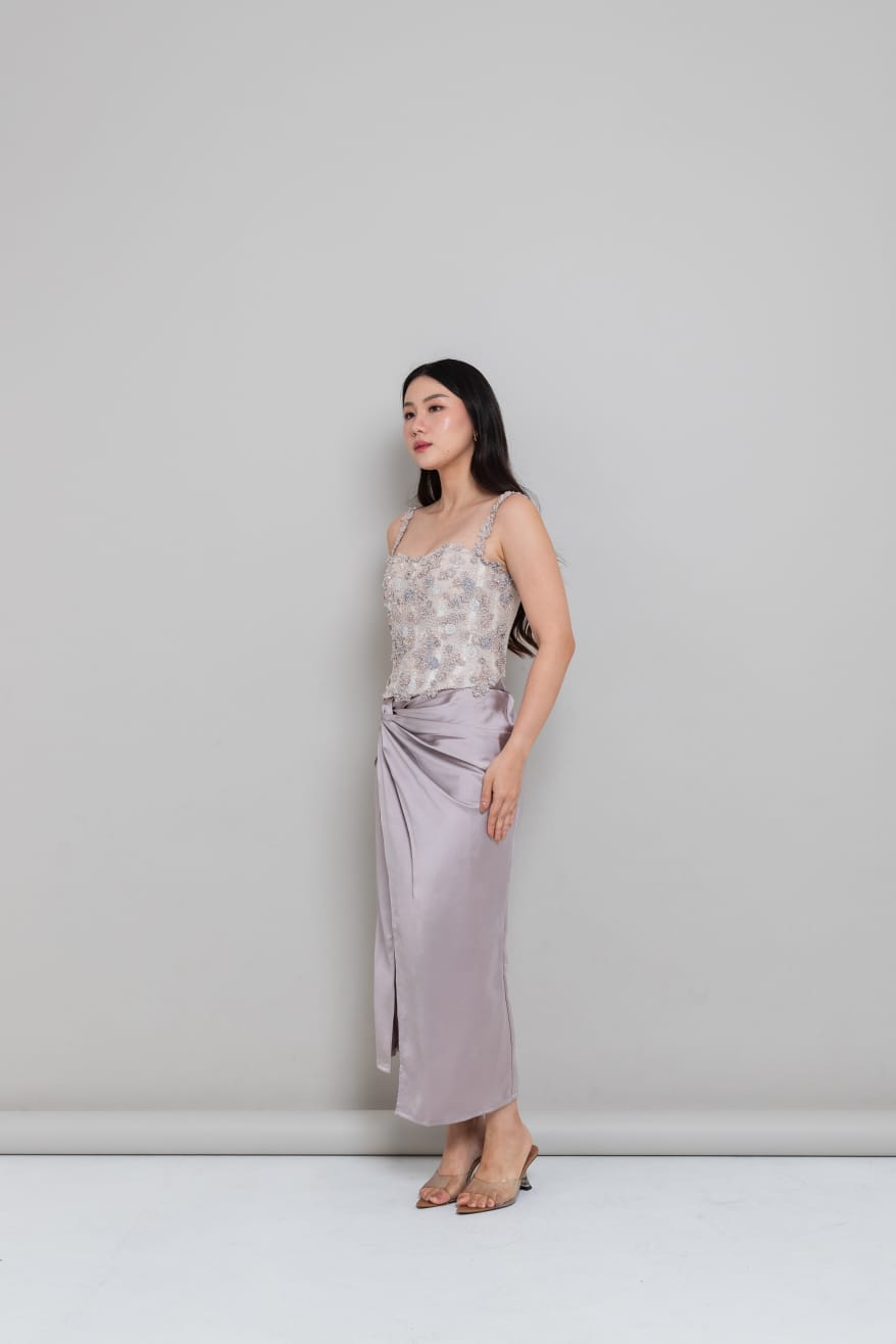 LR166 Azura Set in White Mauve